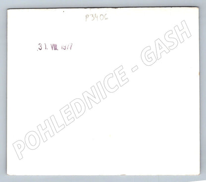 Stará fotografie dítě ve dřezu 1977 (P3406)