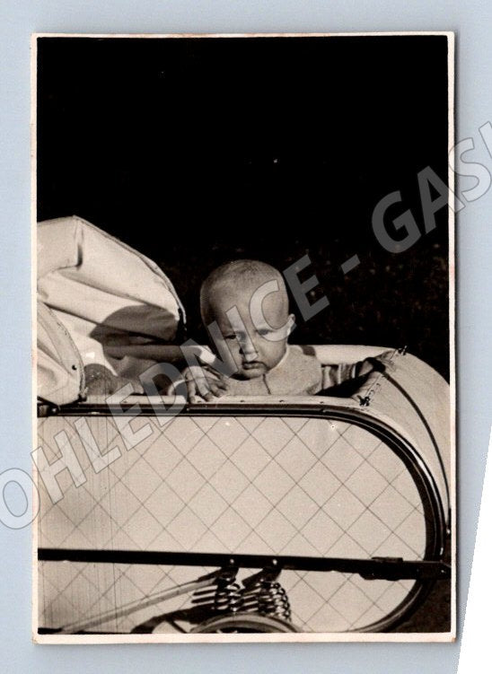 Stará fotografie miminko v kočárku (P3407)