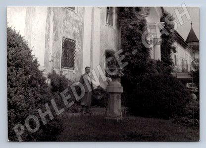 Stará fotografie Ožďany muž před budovou 1935 (P3437)