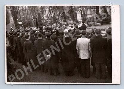 Stará fotografie Praha Olšany hrob Tyrš a Fügner 1946 (P3439)