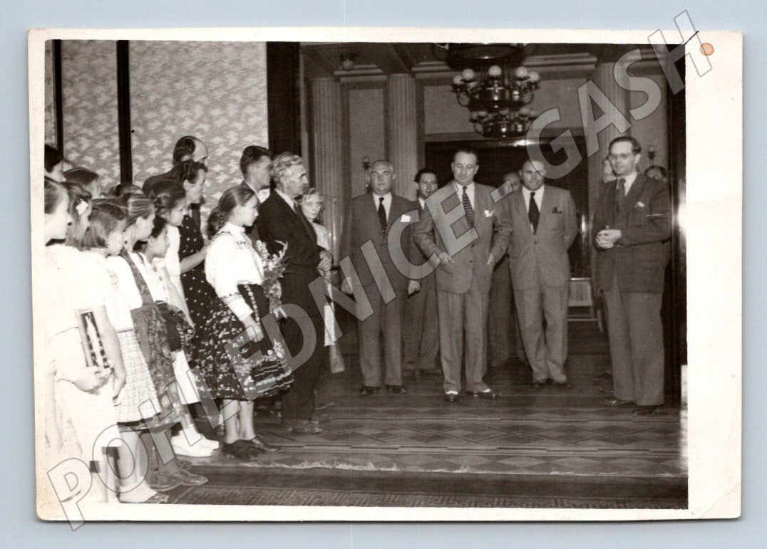 Stará fotografie Slovenské děti z Jugoslávie u ministra 1947 (P3458)