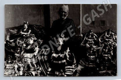 Stará fotografie žena s panenkami (P3473)