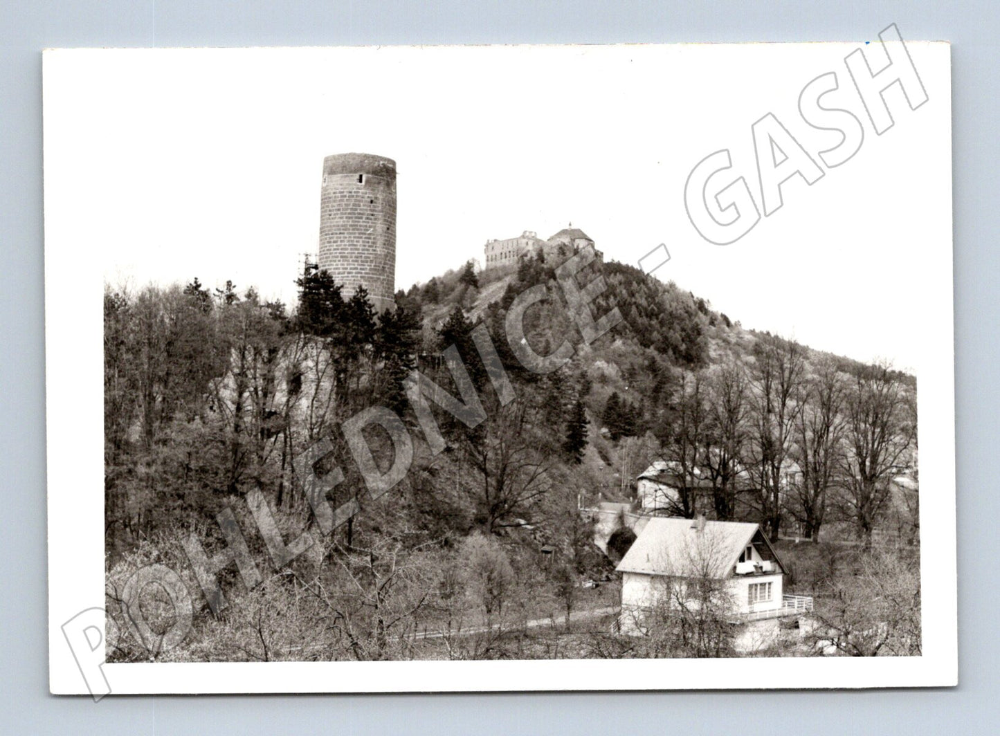 Stará fotografie Dobronice hrad a věž 1982 (P3672)