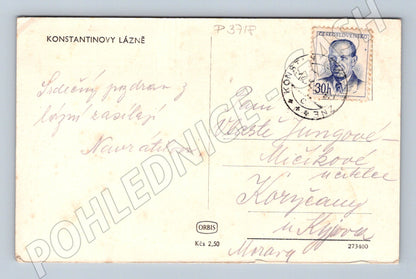 Pohlednice Konstantinovy Lázně budova s lidmi 1957 (P3718)