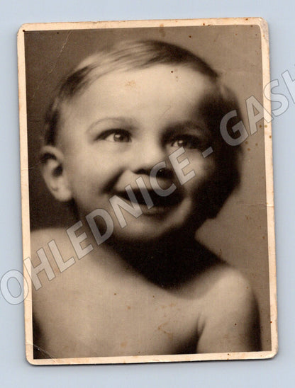 Stará fotografie smějící se dítě (P3773)