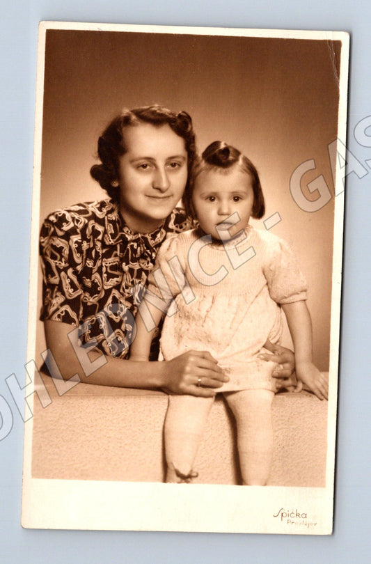 Stará fotografie Prostějov matka a dítě ateliér Špička (P3776)
