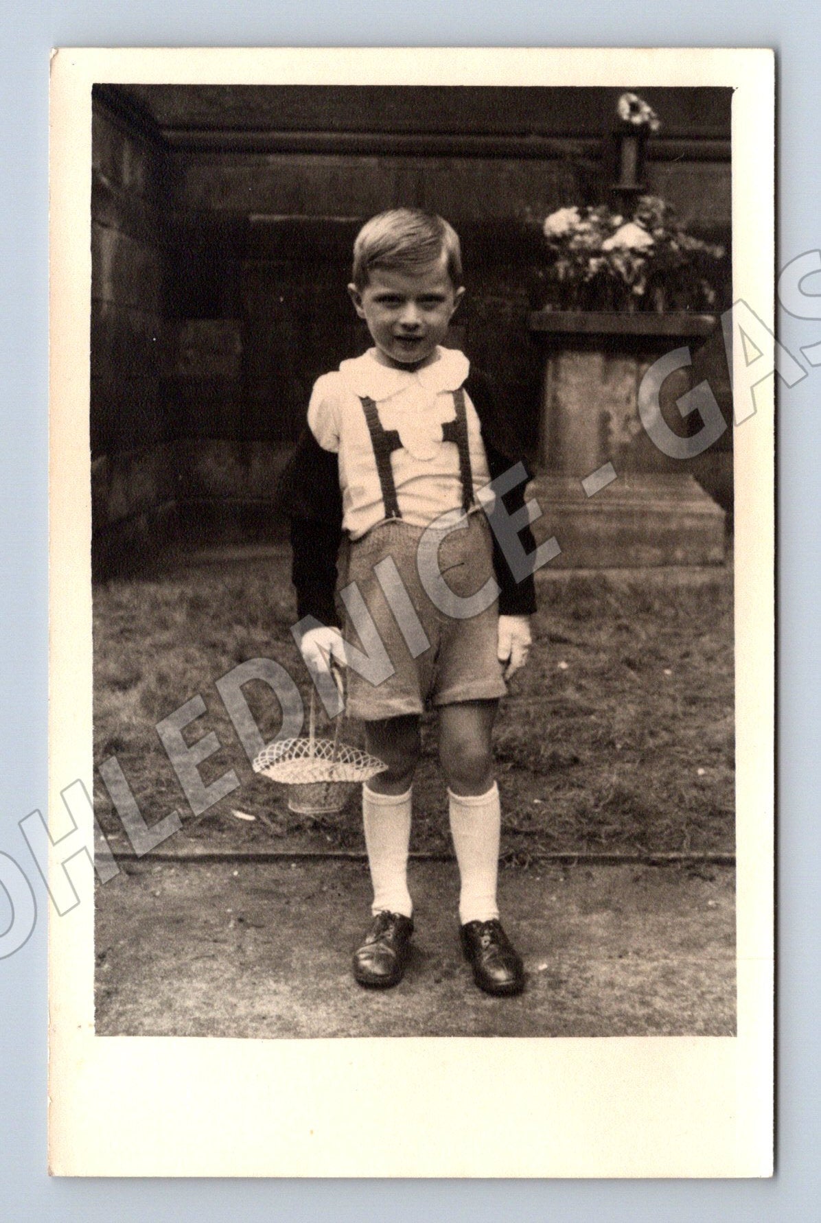 Stará fotografie chlapec s hračkou (P3789)