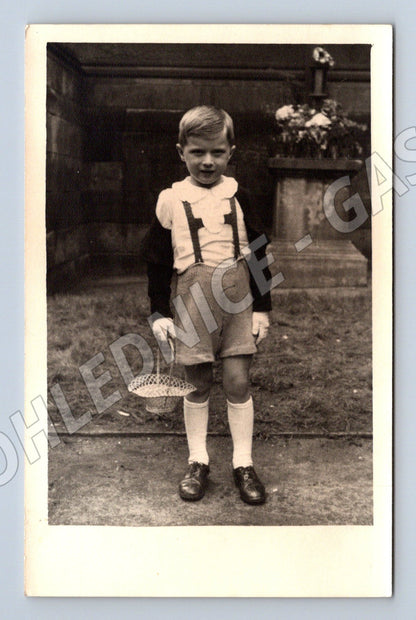 Stará fotografie chlapec s hračkou (P3789)