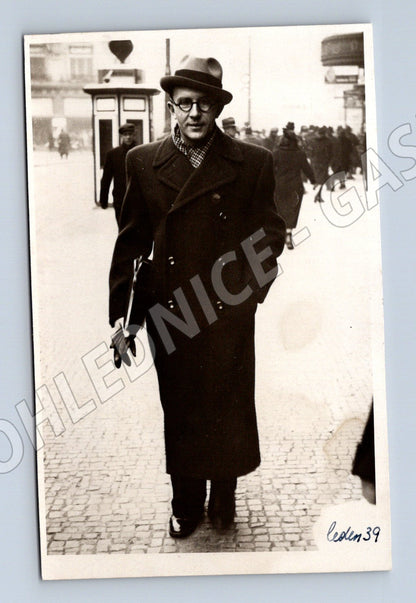 Pohlednice muž v klobouku na ulici 1939 (P3800)