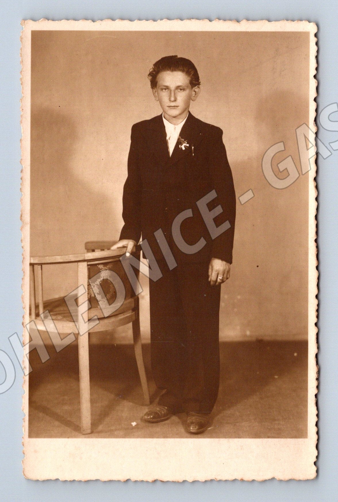 Stará fotografie mladý muž v obleku (P3804)