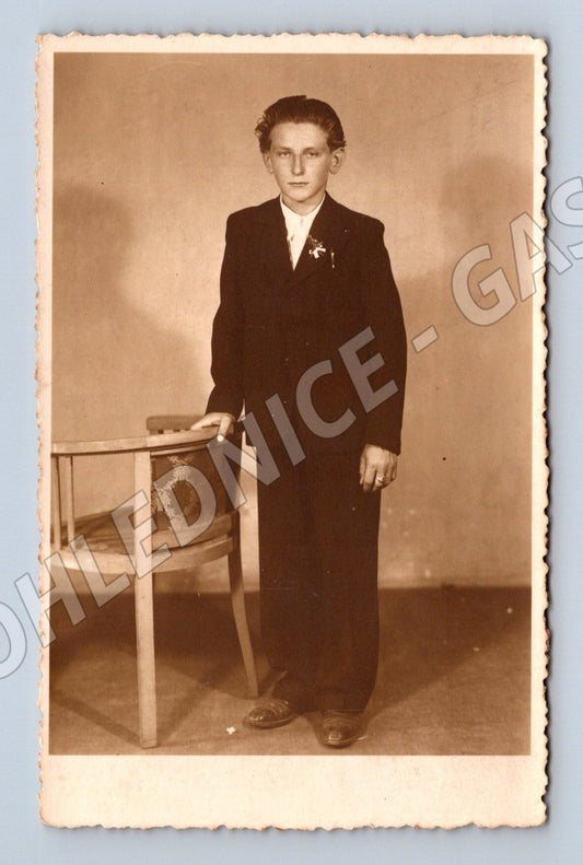 Stará fotografie mladý muž v obleku (P3804)