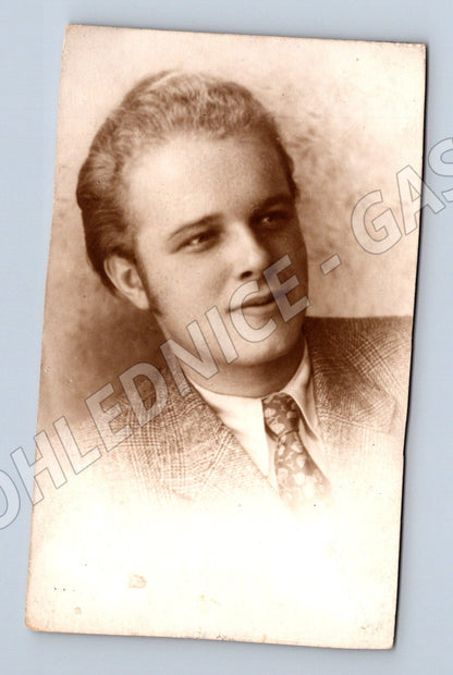 Stará fotografie mladý muž s kravatou (P3806)