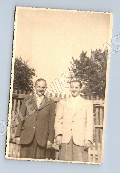 Stará fotografie dva muži v oblecích (P3811)