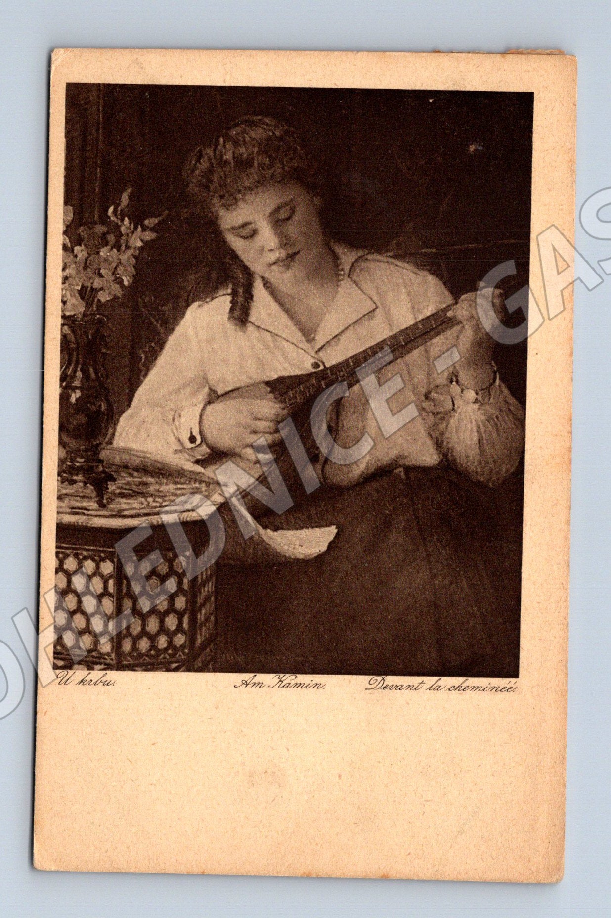 Pohlednice Hořice žena hrající na hudební nástroj (P3968)