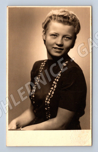 Pohlednice portrét ženy (P4056)