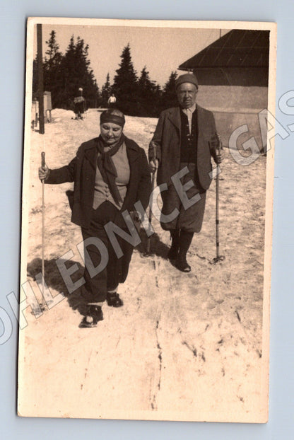 Pohlednice Konopiště muži na sněhu 1941 (P4071)