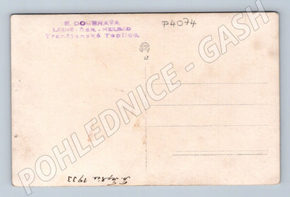 Stará fotografie Trenčianske Teplice skupinka lidí 1933 (P4074)
