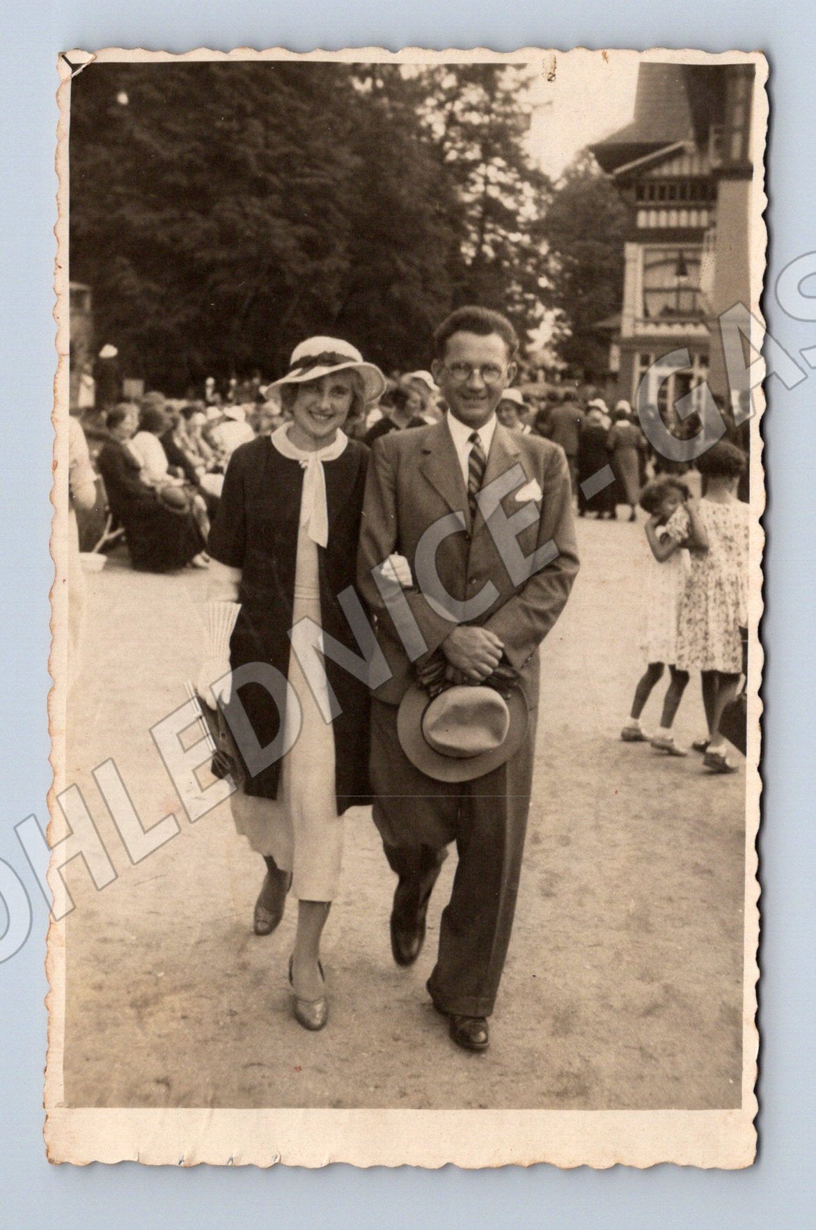Pohlednice Praha pár v exteriéru 1930 (P4075)