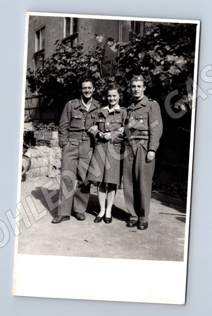 Pohlednice skupina lidí v uniformách (P4115)