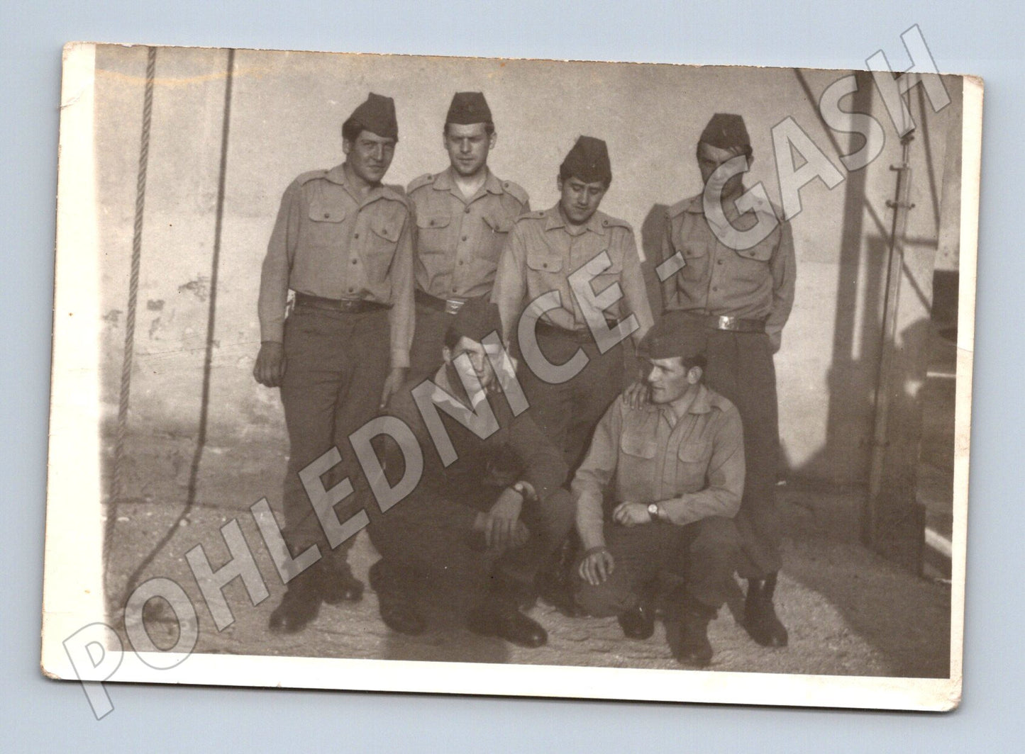 Stará fotografie skupina vojáků v uniformách (P4117)