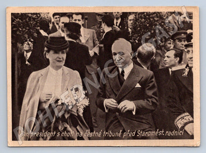 Postcard of the president with his wife on the tribune in front of the city hall (ST3287)