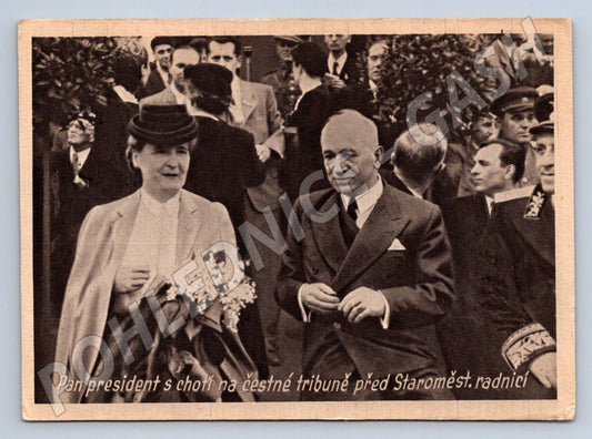 Postcard of the president with his wife on the tribune in front of the city hall (ST3287)