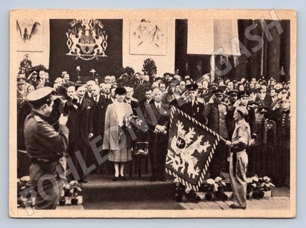 Postcard President on the tribune in front of the Old Town Hall (ST3288)