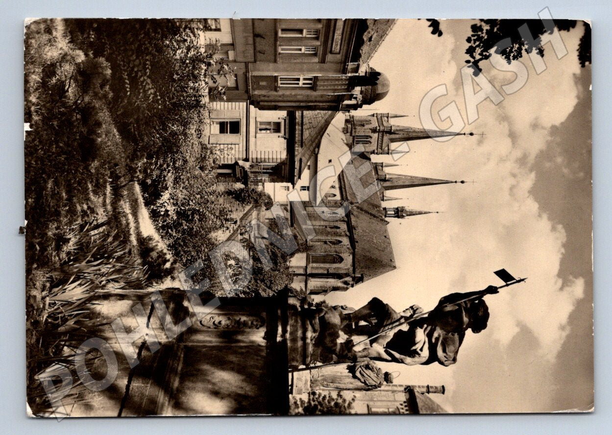 Postcard Gothic temple with fountain collector's postcard (ST3398)