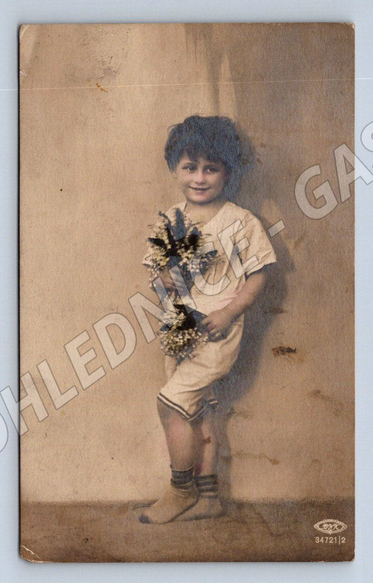 Postcard small format child with flowers Czech Republic until 1950 (ST3500)