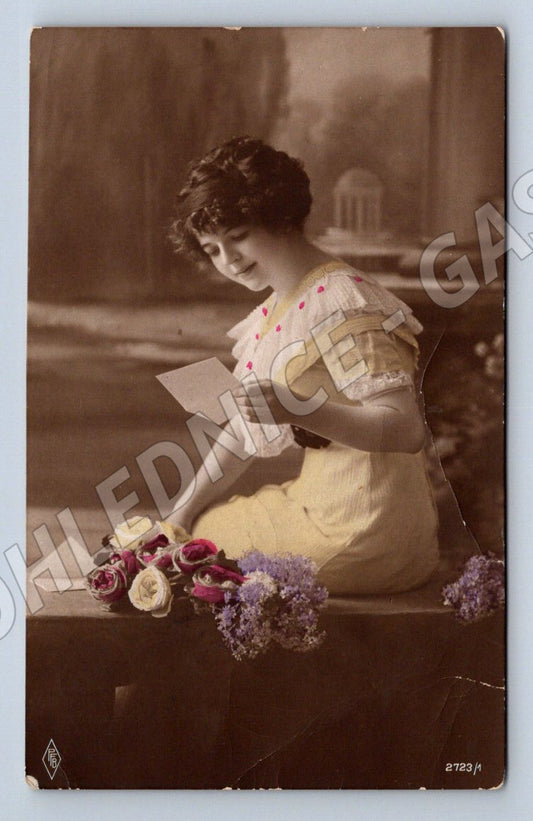 Postcard colored young woman with flowers 1950 Prague (ST3509)