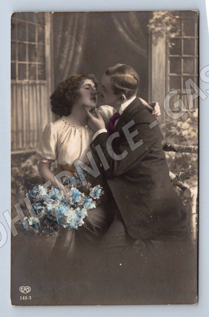 Postcard romantic couple colored Austria-Hungary 1910 (ST3512)