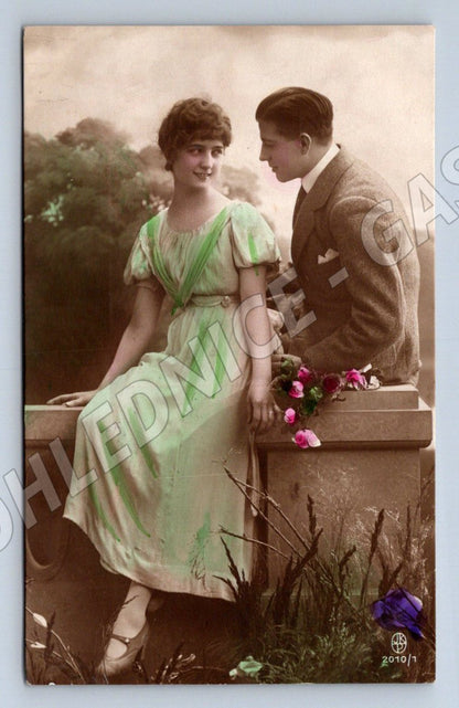 Postcard colored Czechoslovakia until 1950 romantic motif, used (ST3515)