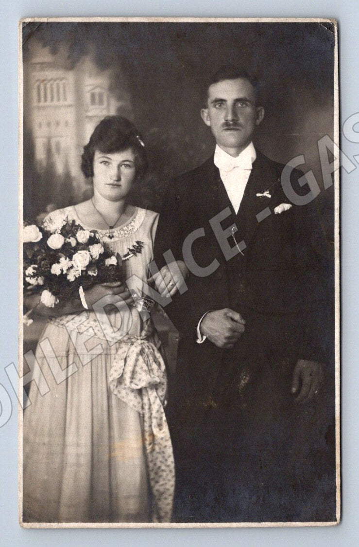 Postcard photo portrait of a couple, Czech Republic, small format, atelier spaur (ST3519)