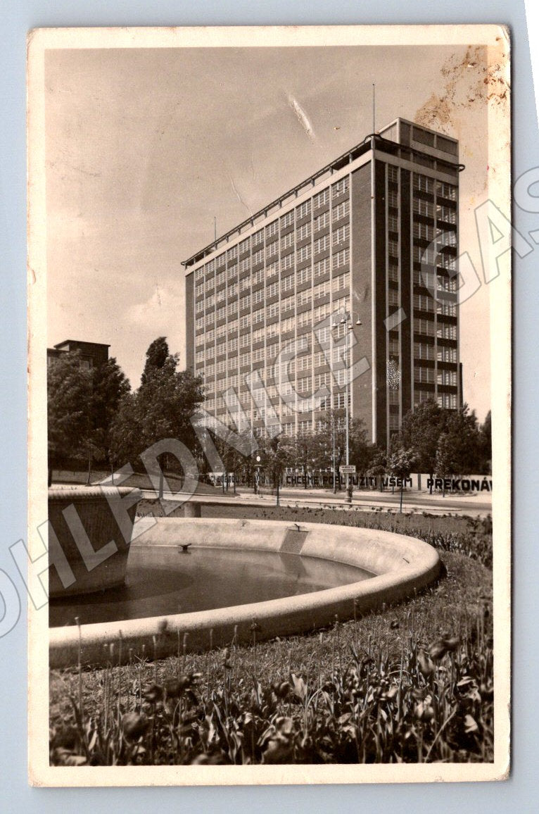 Postcard Zlín administrative building Baťa (ST3631)