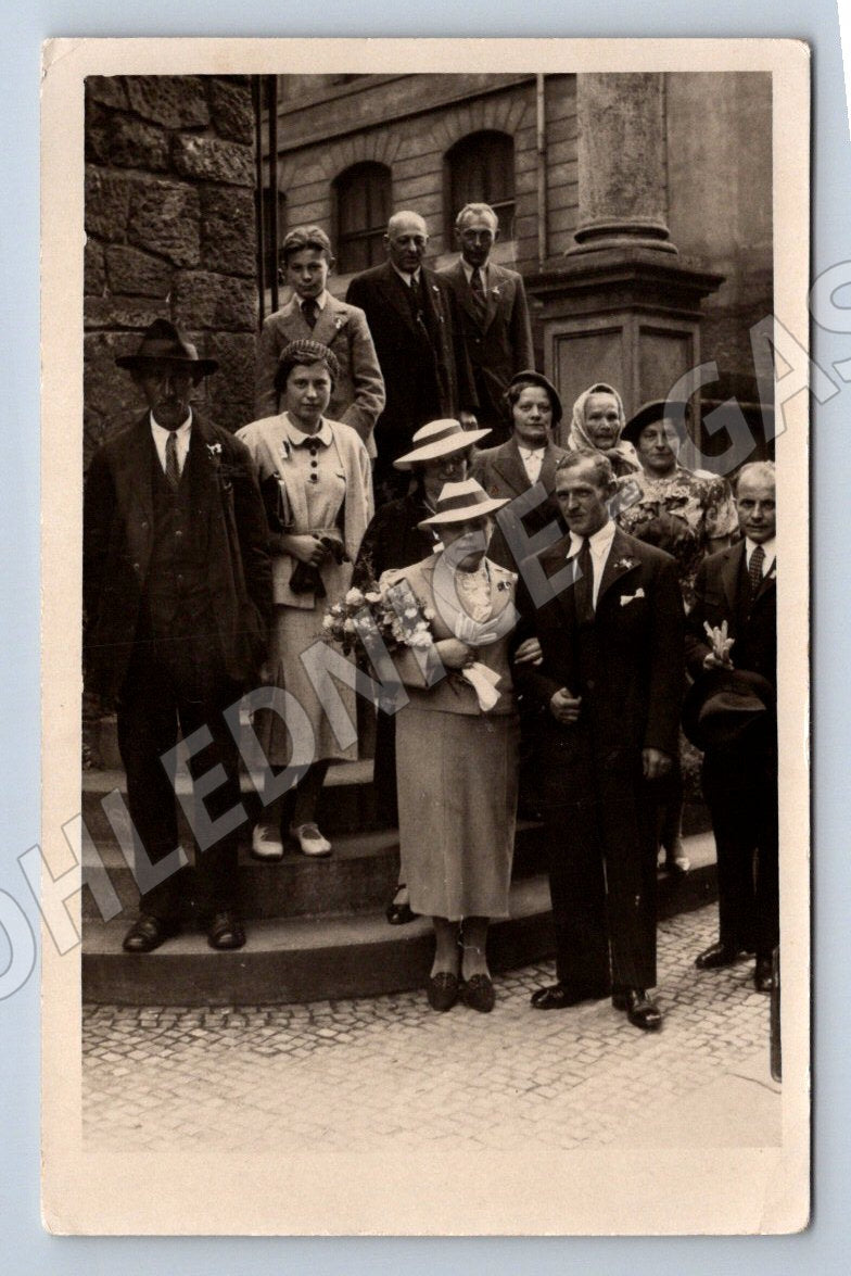 Postcard group photo Photo Krátký Prague 1937 (ST3761)