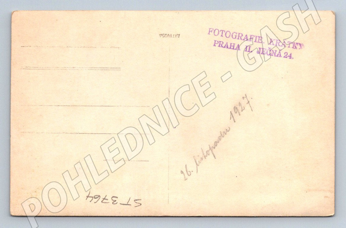 Postcard Prague group of people photographer Kratina 1927 (ST3764)