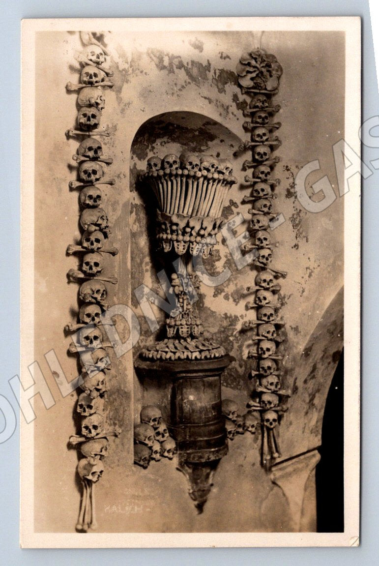 Postcard Sedlec Ossuary interior made of bones (ST3935)