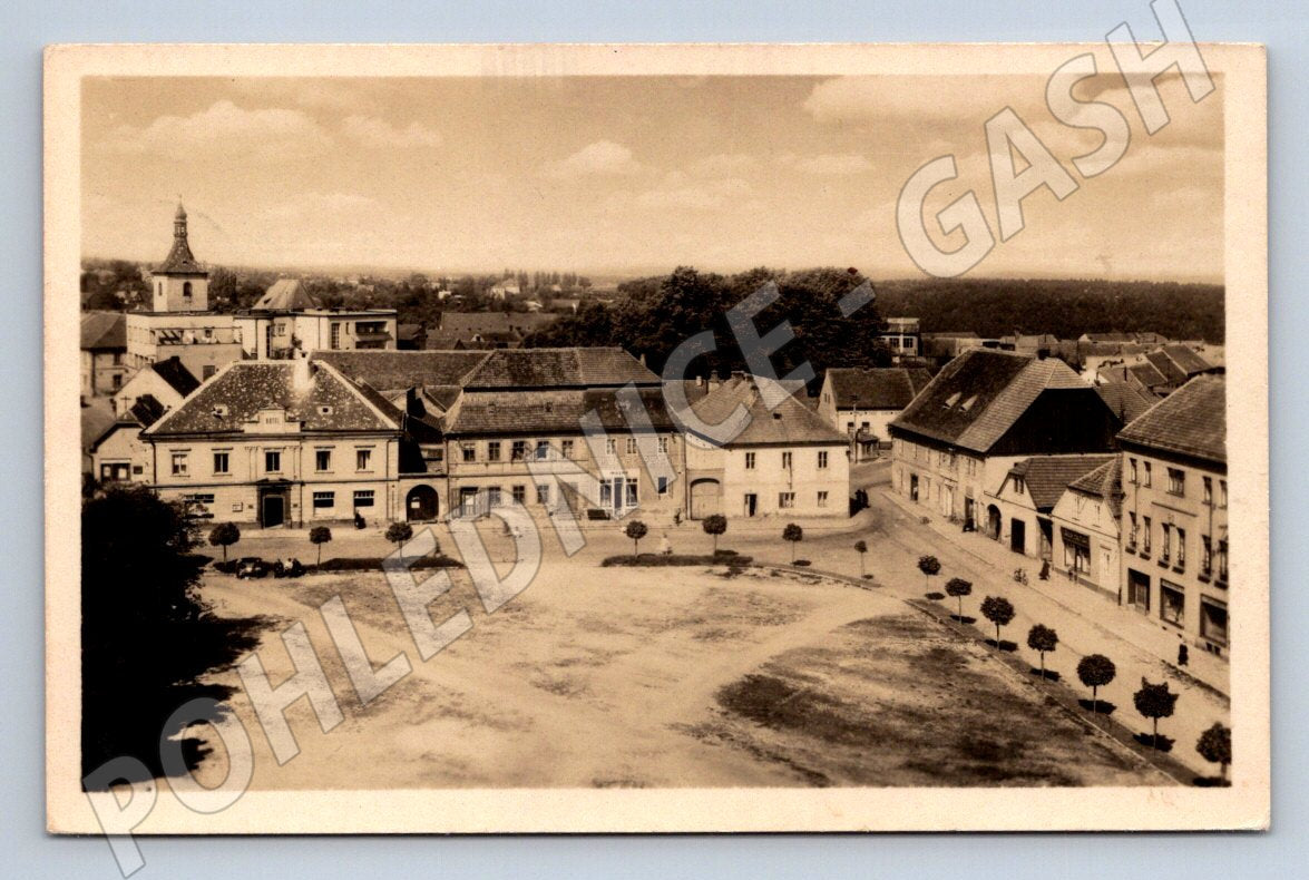 Postcard Kostelec nad Černými lesy square (ST3959)