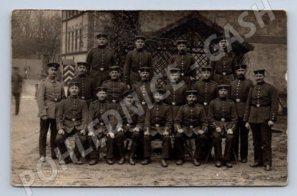 Postcard soldiers in uniforms Germany (ST4171)