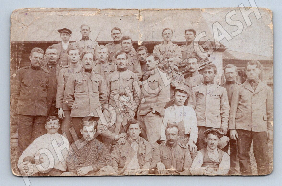 Postcard group of soldiers handwritten (ST4180)