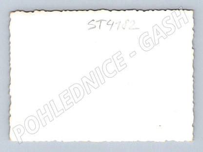 Postcard group of people in front of a house (ST4182)