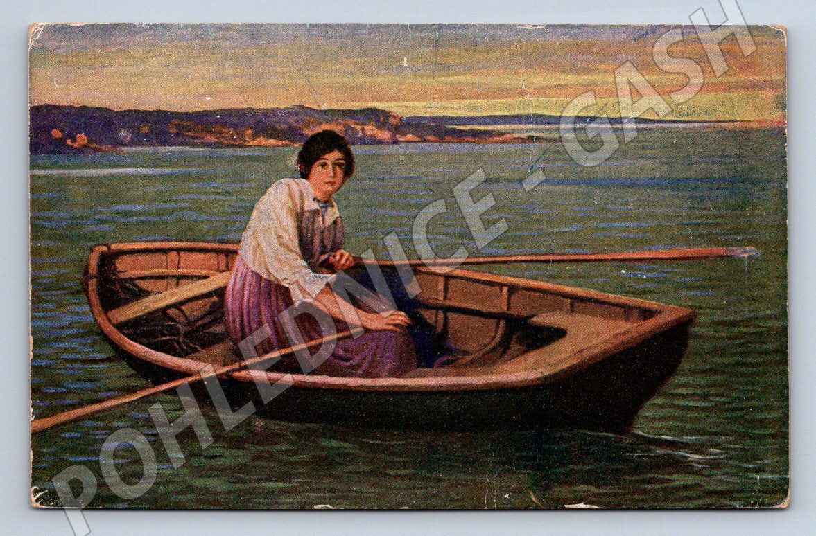 Postcard woman on a rowboat 1918 (ST4256)