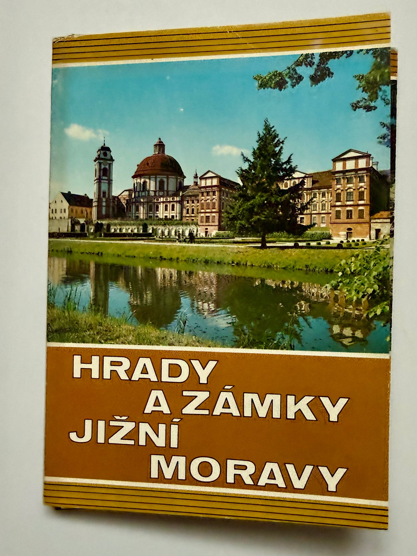 Sada pohlednic Jižní Morava hrady a zámky cca 70. léta (BM131)